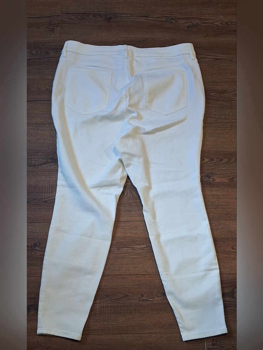 Athleta White Skinny Jeans with Back Patch Pockets ☆Size 20x☆